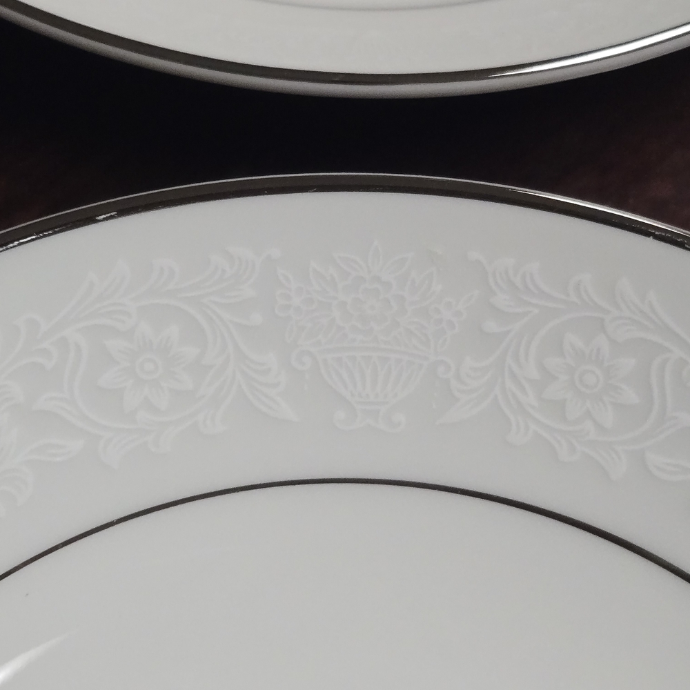 NWOT Vintage Crown Victoria Lovelace Fine China Set Of 4 5 Inch Dessert Bowls